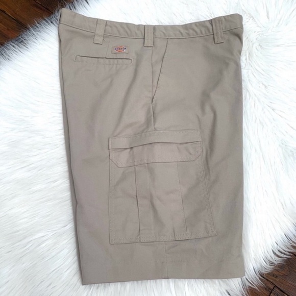Dickies Flex Khaki Cargo Shorts Regular Fit 11” Inseam Men Size 36 EUC - Picture 1 of 9